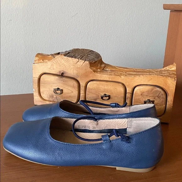 EMPRESS SQUARE TOE FLAT - Picture 2 of 10